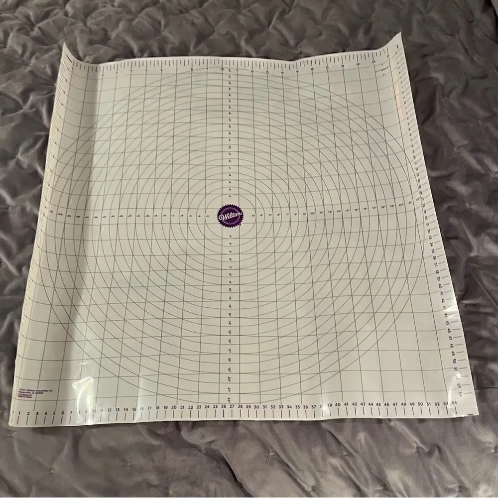 Wilton Fondant or Pizza Measuring Mat Curcle Roll Out Plastuc 23.8 in. x 23.3 in